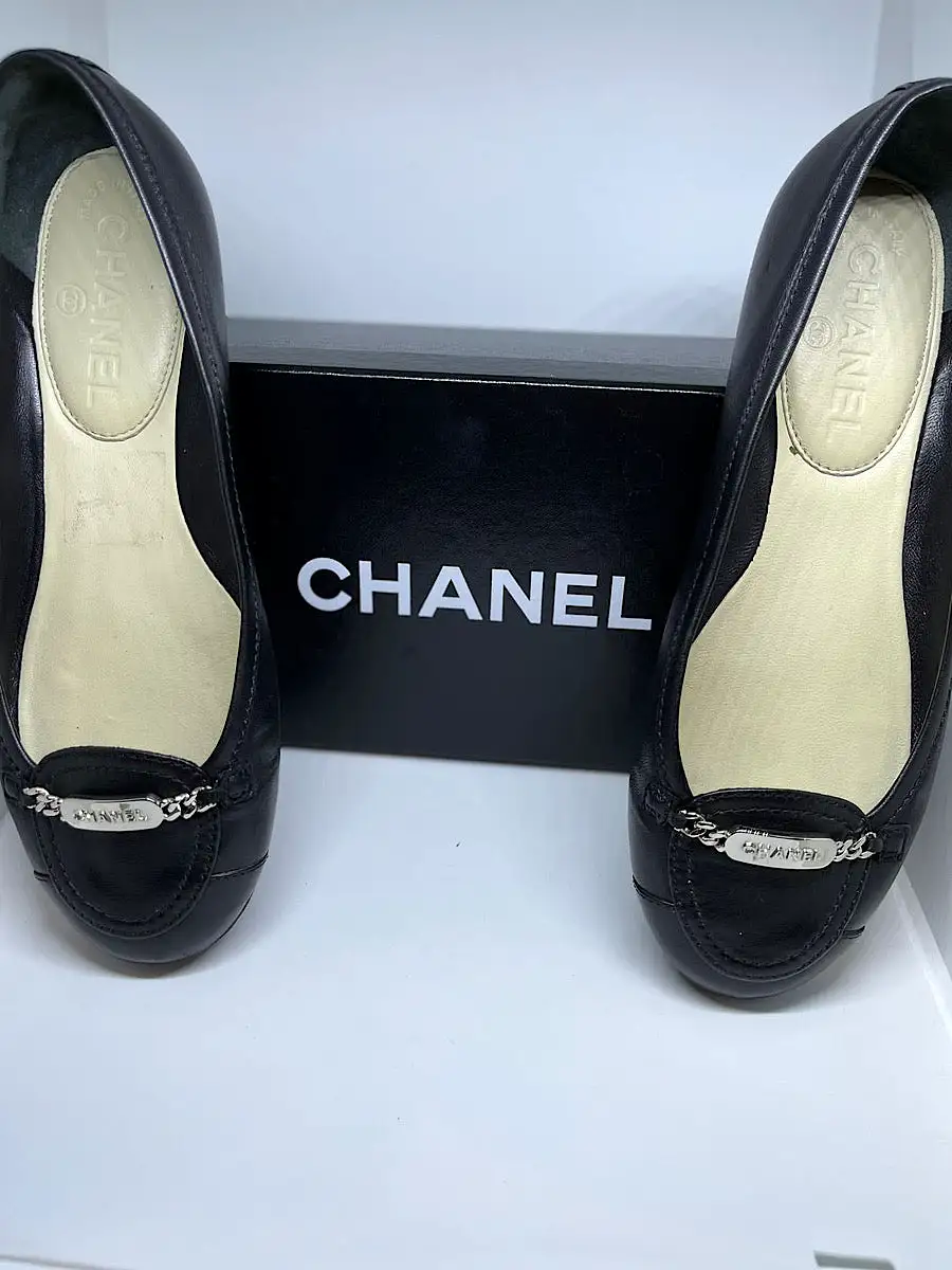 Chanel Black Leather loafer flat shoes EU 37 US 6.5